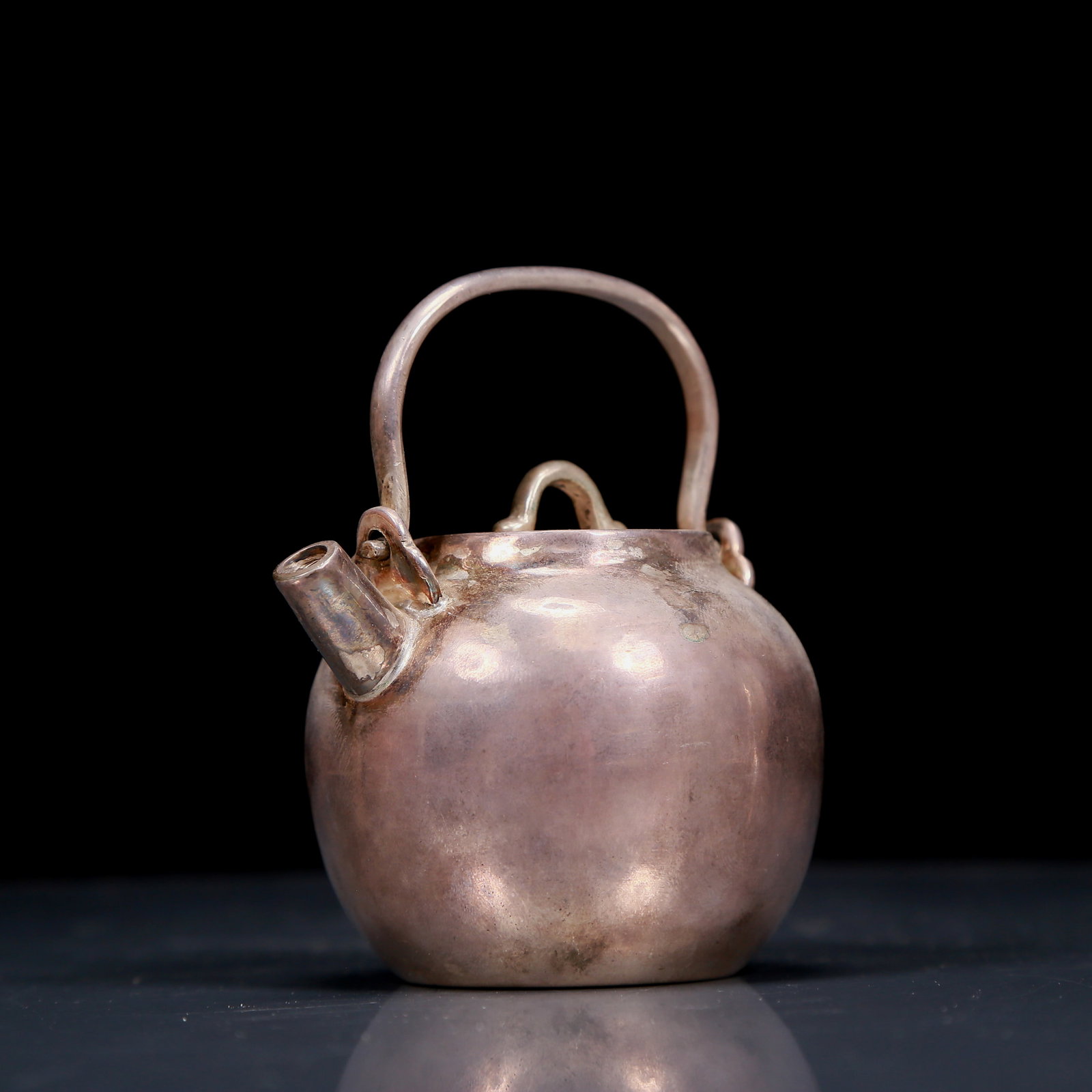 An Exquisite Silver Teapot - 4