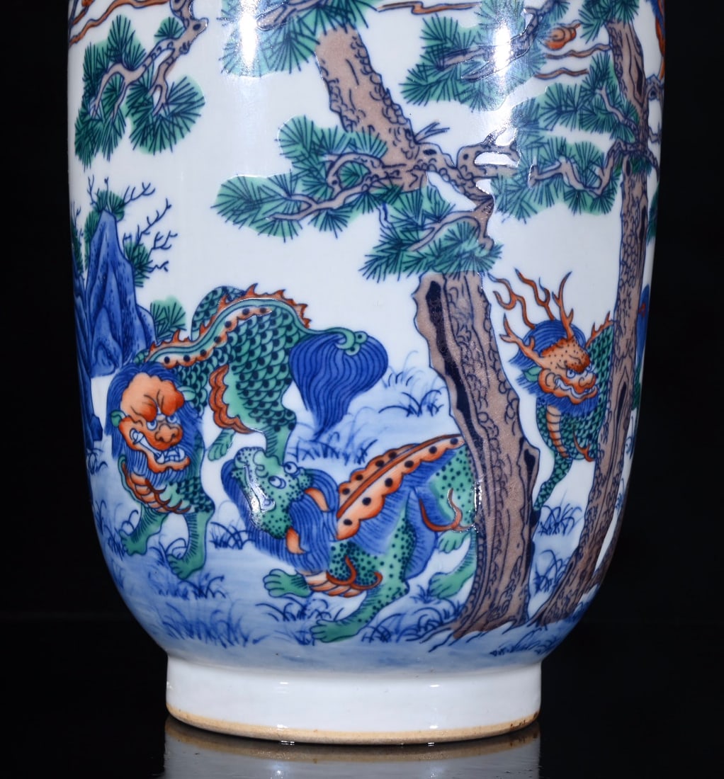 An Exquisite Doucai Kylin Pattern Vase - 7