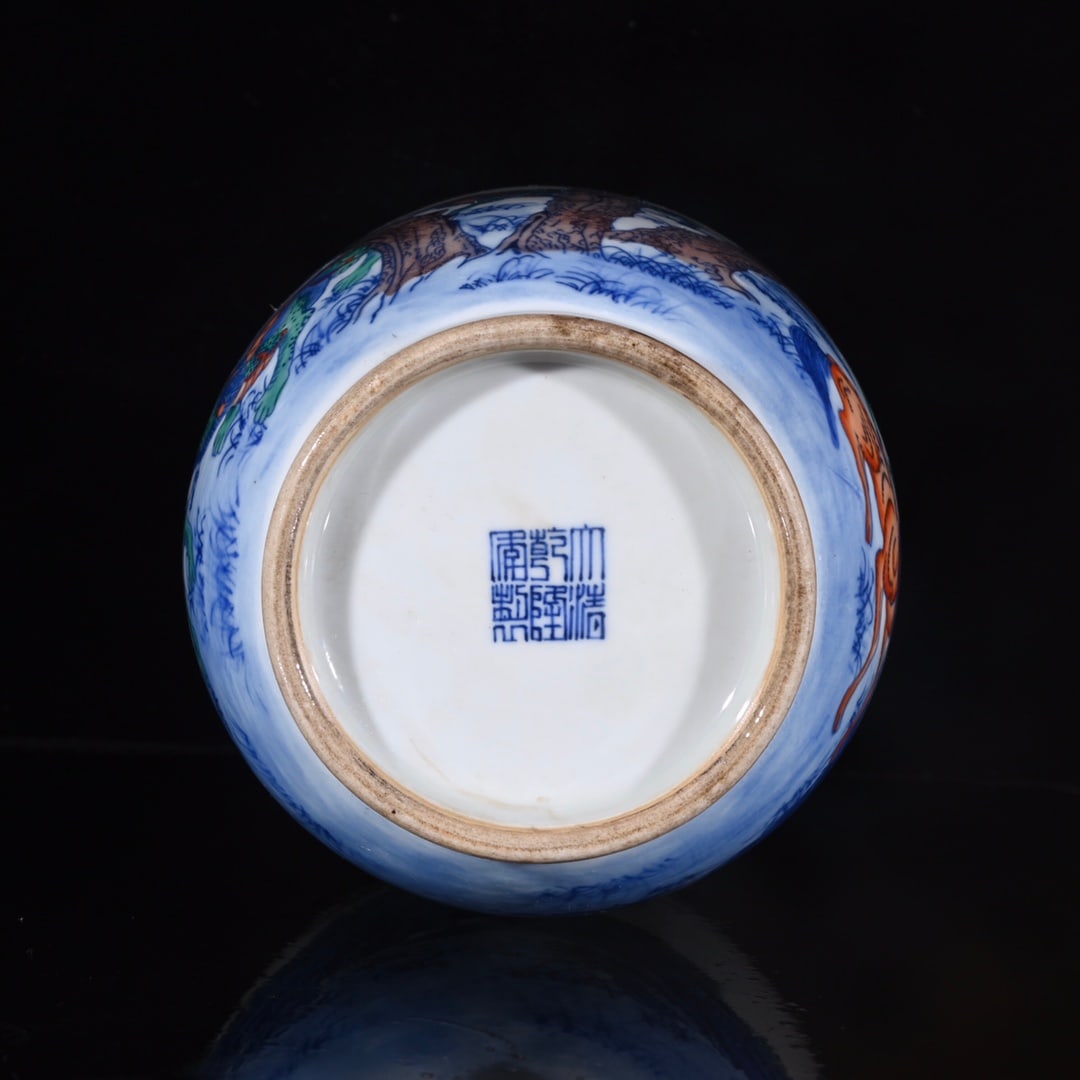 An Exquisite Doucai Kylin Pattern Vase - 9
