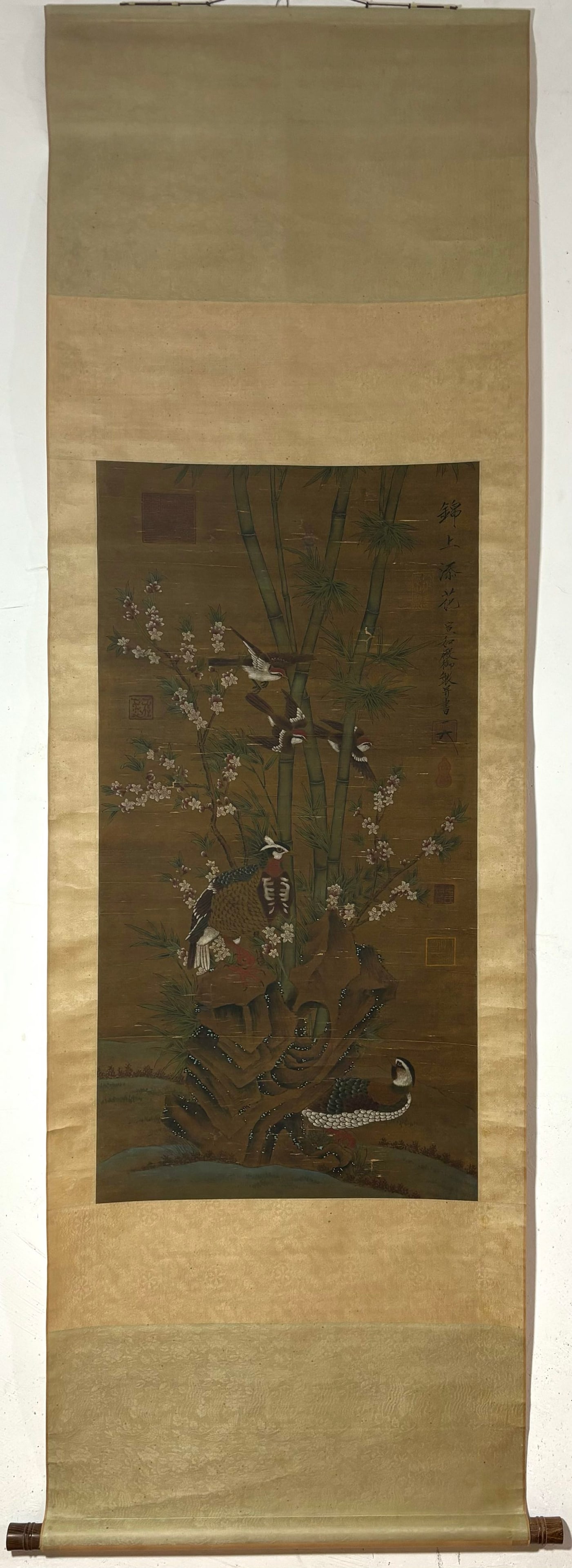 A Chinese Vertical Scroll Ink Painting of Flower and Bird on Silk: A Chinese Vertical Scroll Ink Painting of Flower and Bird on Silk,Song Huizong,Size:39.4inx20.3in 