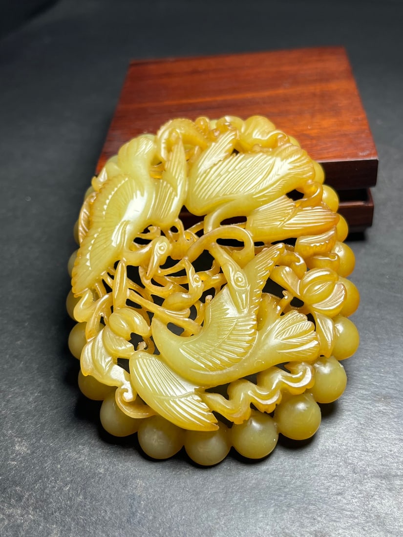 An Exquisite White Jade Crane Pattern Pendant - 2