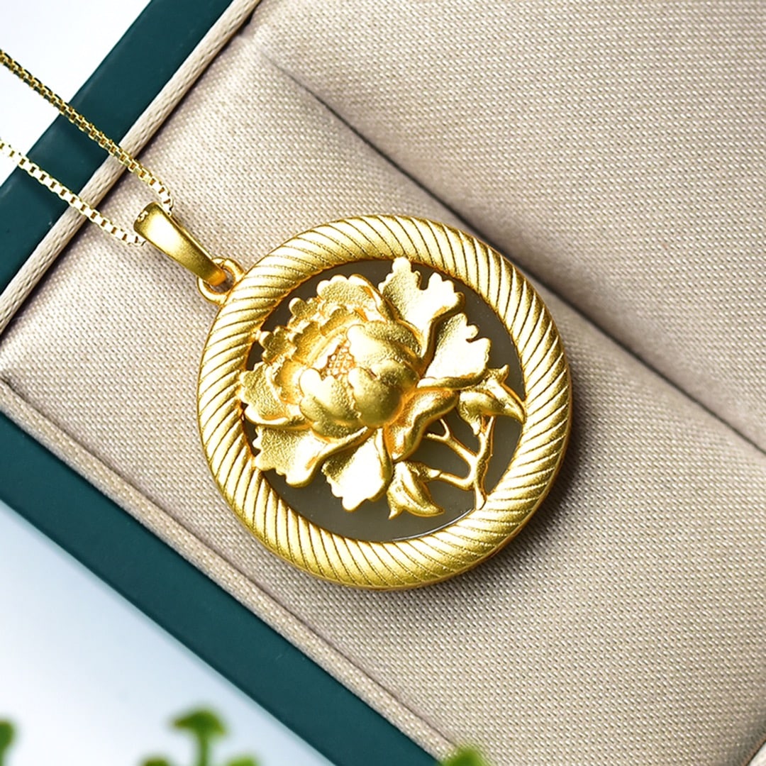An Exquisite Sterling Silver-Gold Plated Inlaid White Jade Pendant: An Exquisite Sterling Silver-Gold Plated Inlaid White Jade Pendant 纯银镀金镶白玉吊坠