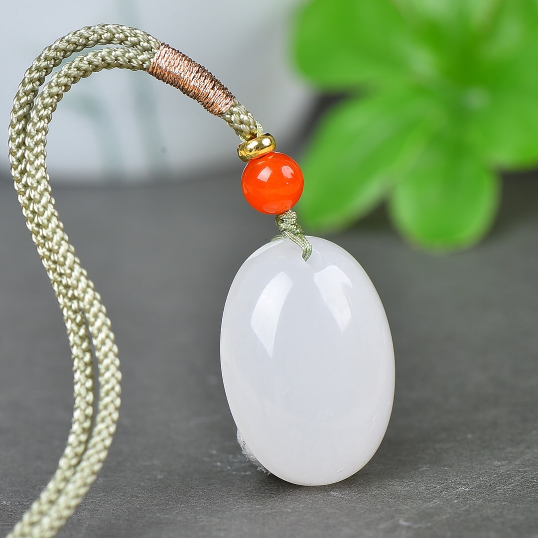 An Exquisite Jadeite Pendant - 3