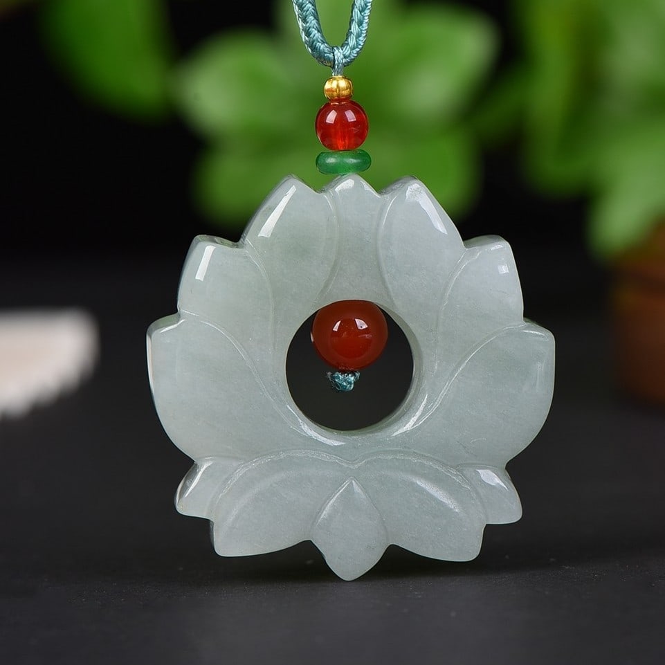 An Exquisite Jadeite Lotus Pattern Pendant - 2