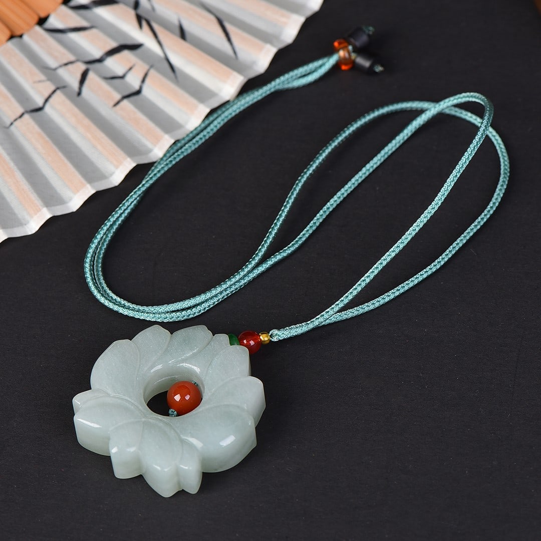 An Exquisite Jadeite Lotus Pattern Pendant - 3