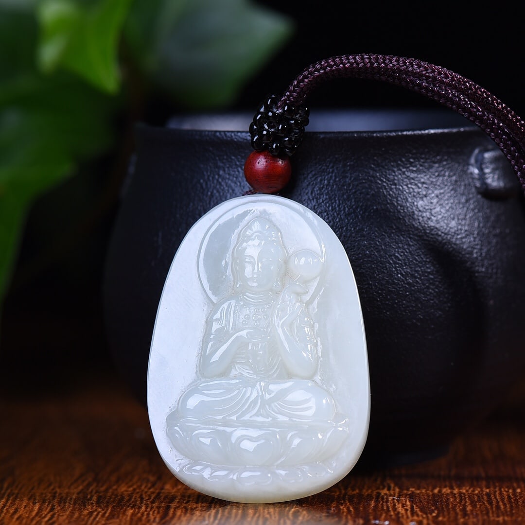An Exquisite White Jade Statue of Bodhisattva Pendant: An Exquisite White Jade Statue of Bodhisattva Pendant,Size:1.7inx1.2in 白玉菩萨像挂件