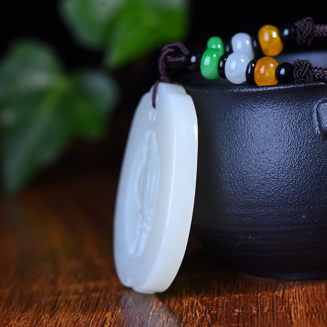 An Exquisite White Jade Lantern Pattern Pendant - 2