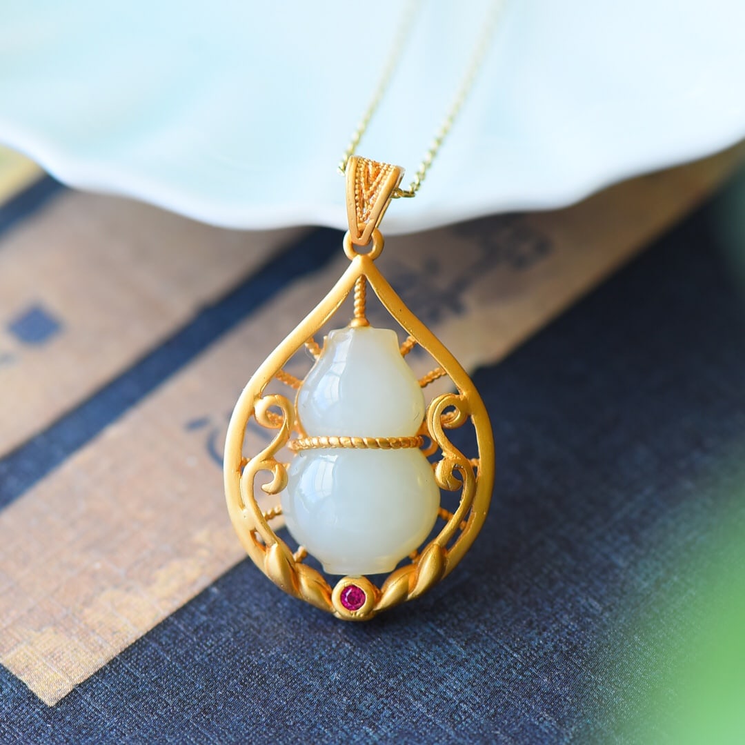 A Pair of Exquisite Sterling Silver-Gold Plated Inlaid White Jade Necklace: A Pair of Exquisite Sterling Silver-Gold Plated Inlaid White Jade Necklace,Size:0.7inx1.3in 纯银镀金镶白玉项链