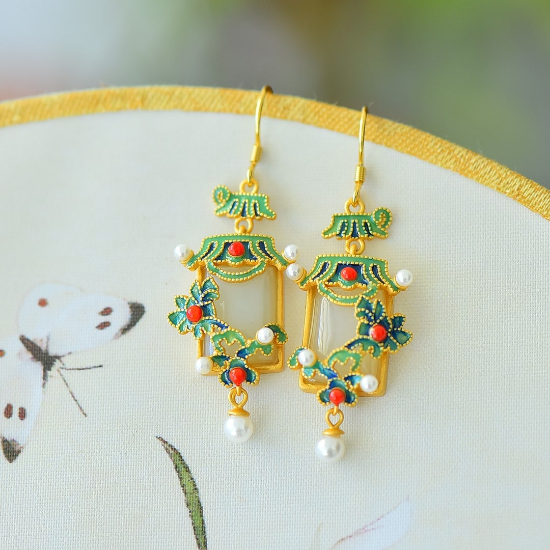 A Pair of Exquisite Sterling Silver-Gold Plated Inlaid White Jade Earrings,Inlaid Pearls: A Pair of Exquisite Sterling Silver-Gold Plated Inlaid White Jade Earrings,Inlaid Pearls 