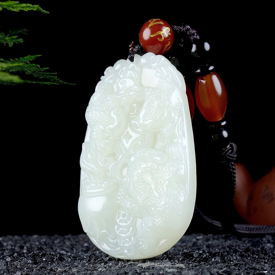 An Exquisite White Jade Golden Toad Pattern Pendant - 2