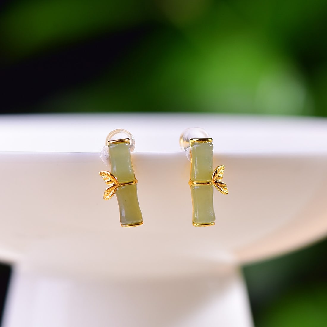 A Pair of Exquisite Sterling Silver-Gold Plated Inlaid Greenish Jade Earrings: A Pair of Exquisite Sterling Silver-Gold Plated Inlaid Greenish Jade Earrings,Size:0.2inx0.3in 一对纯银镀金镶青白玉耳环