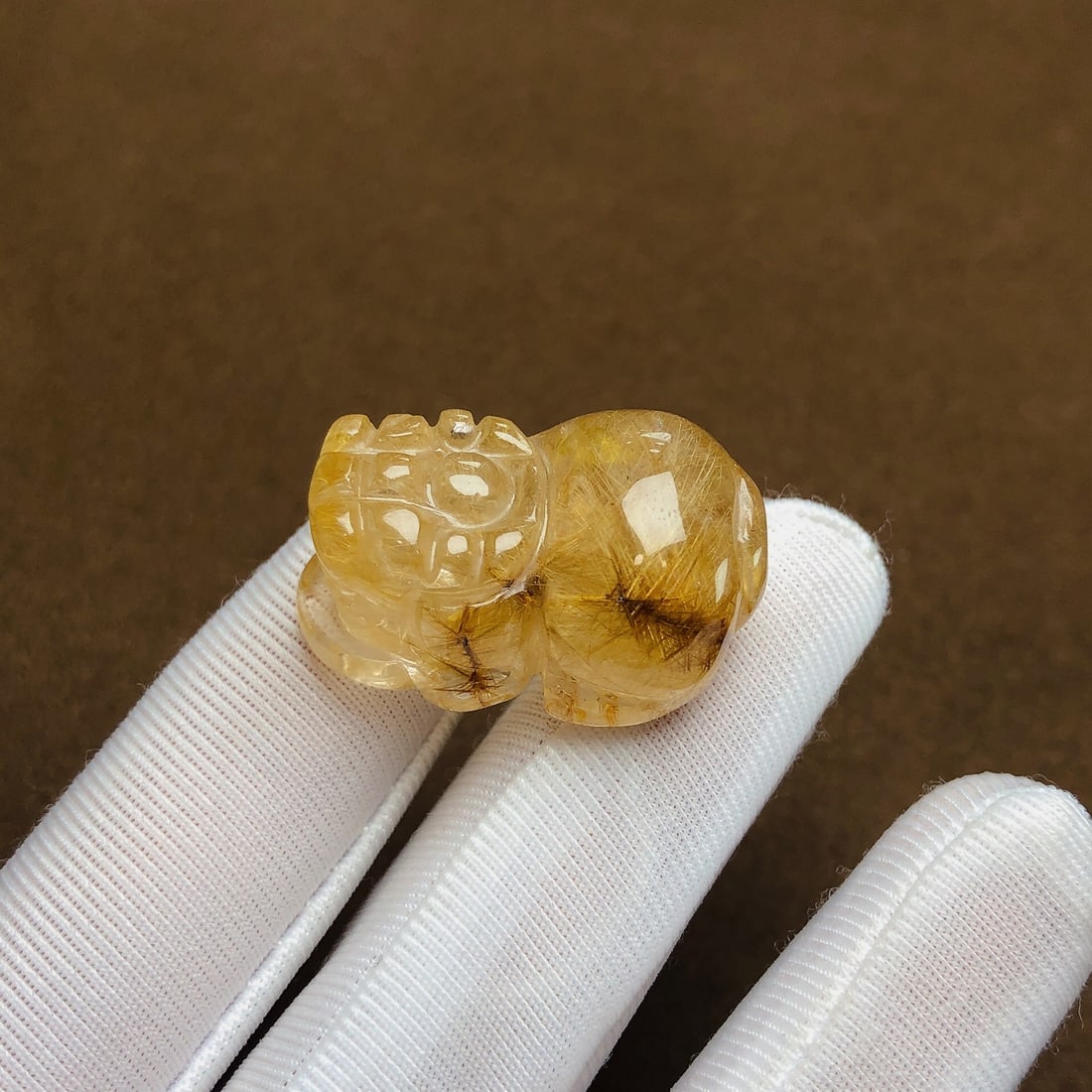An Exquisite Crystal Auspicious Beast Pendant: An Exquisite Crystal Auspicious Beast Pendant,Size:1.1inx0.8inx0.6in,Weight:12g 水晶瑞兽吊坠