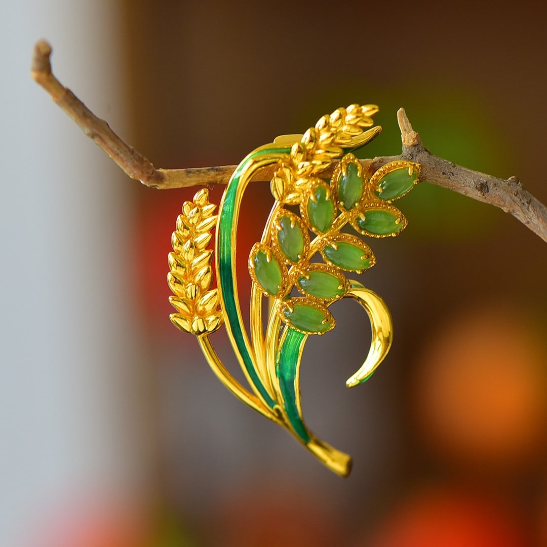 An Exquisite Sterling Silver-Gold Plated Inlaid Jasper Brooch: An Exquisite Sterling Silver-Gold Plated Inlaid Jasper Brooch,Size:0.1inx0.2in 纯银镀金镶碧玉胸针