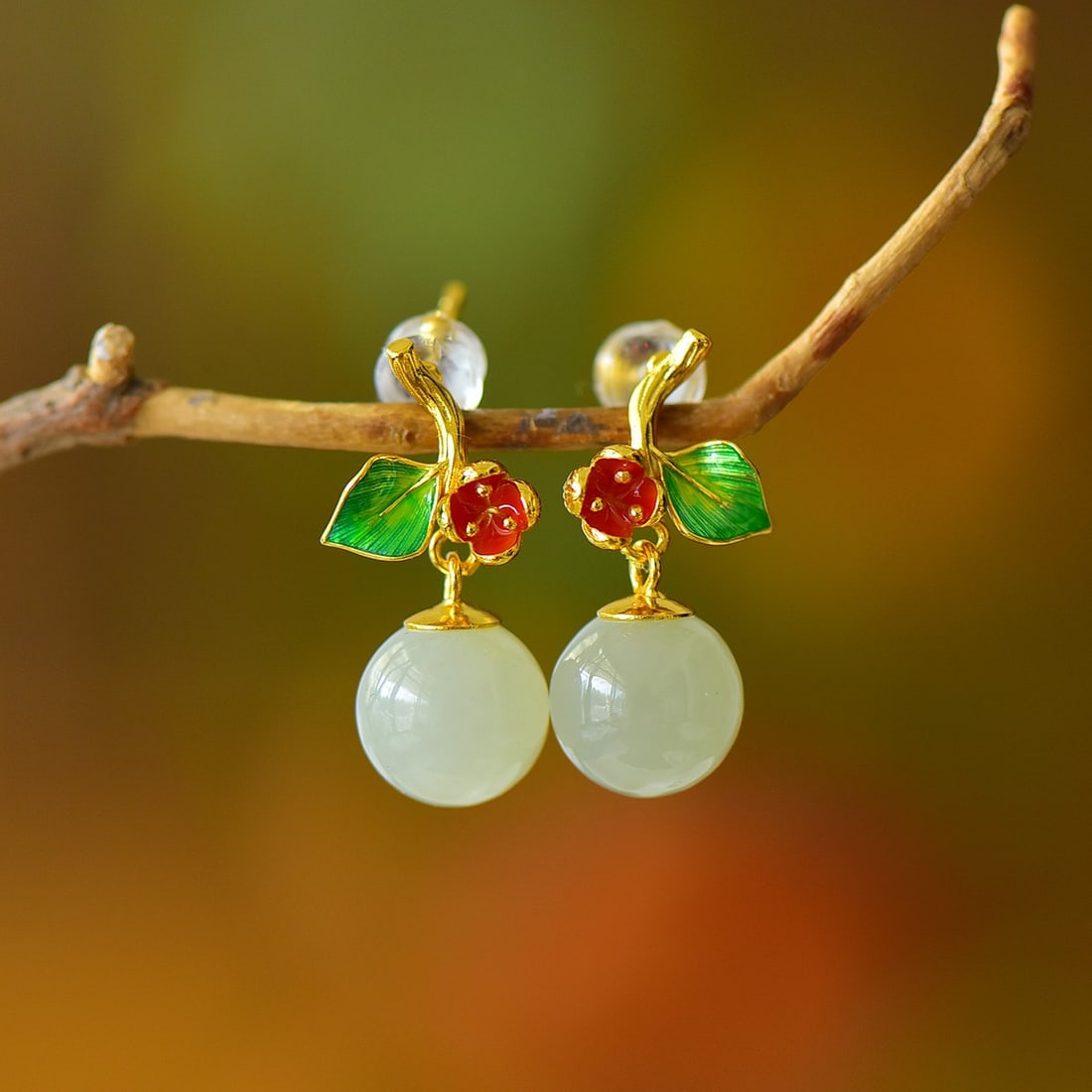 A Pair of Exquisite Sterling Silver Inlaid White Jade Flower Pattern Earrings: A Pair of Exquisite Sterling Silver Inlaid White Jade Flower Pattern Earrings,Size:0.4inx0.4in 一对纯银镶白玉花卉纹耳环