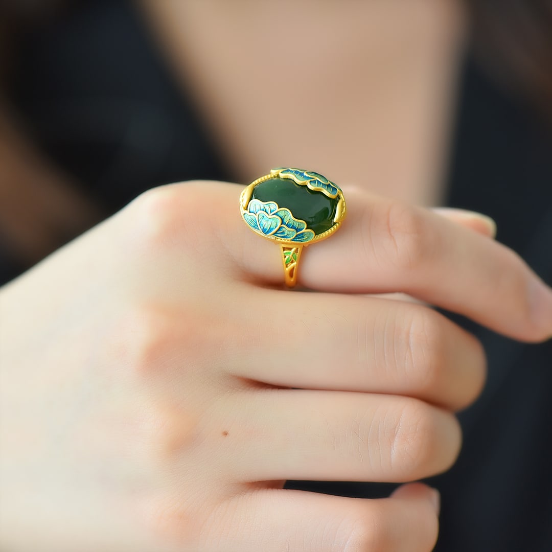 An Exquisite Sterling Silver-Gold Plated Inlaid Jasper Ring: An Exquisite Sterling Silver-Gold Plated Inlaid Jasper Ring 纯银镀金镶碧玉戒指