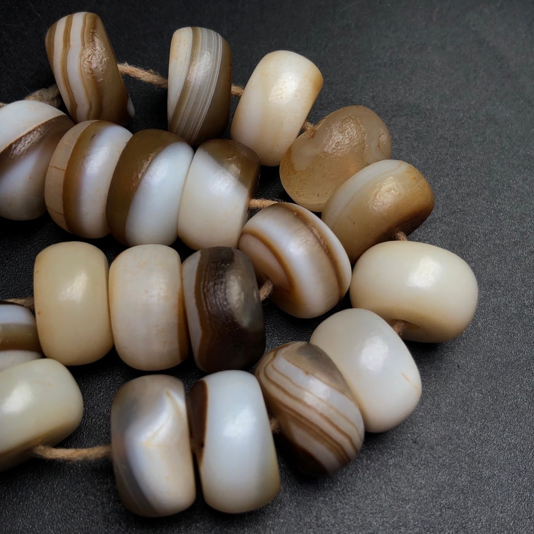 A Precious Agate Bracelets - 8
