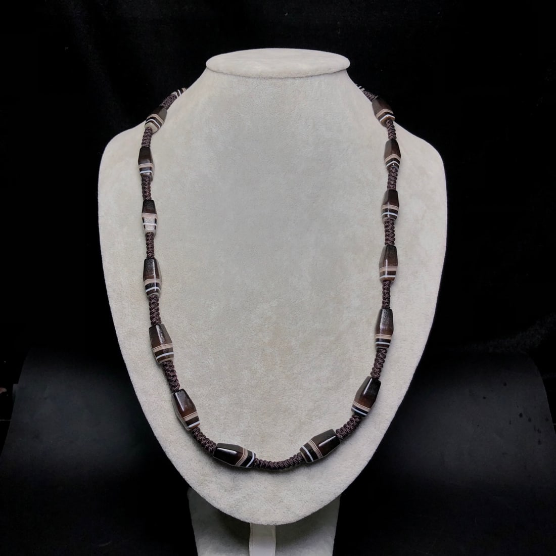 A Precious Agate Necklace - 9