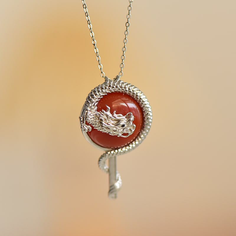 An Exquisite Sterling Silver Inlaid Agate Pendant: An Exquisite Sterling Silver Inlaid Agate Pendant, 纯银镶玛瑙吊坠