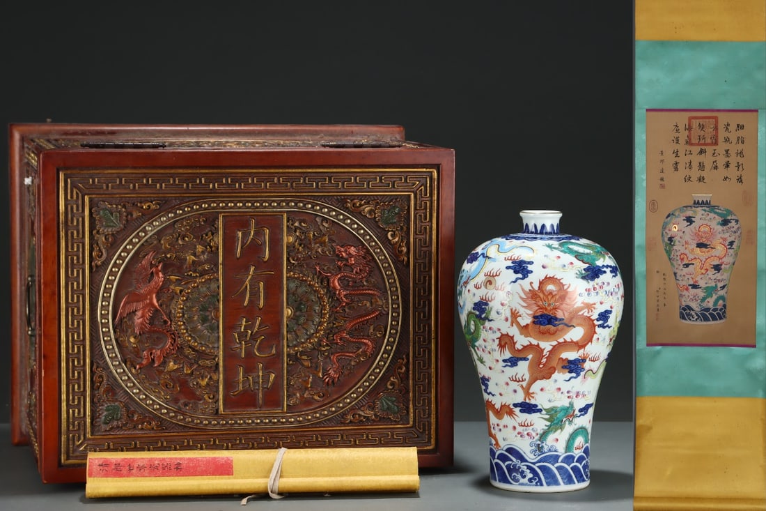 An Exquisite Blue and White Famille-Rose Painted Gold Auspicious Cloud and Dragon Pattern Vase,with: An Exquisite Blue and White Famille-Rose Painted Gold Auspicious Cloud and Dragon Pattern Vase,with Chinese Vertical Scroll Ink Painting on Silk,Qing Dynasty,China,Yongzheng Six-character Mark,Size:(W