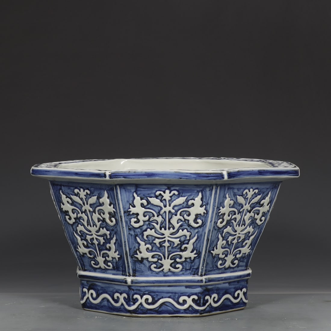 An Exquisite Blue and White Blue Ground Flower Pattern Vat: An Exquisite Blue and White Blue Ground Flower Pattern Vat,Ming Dynasty,China,Size:7.9inx14.4in 青花蓝地花卉纹缸,中国明代