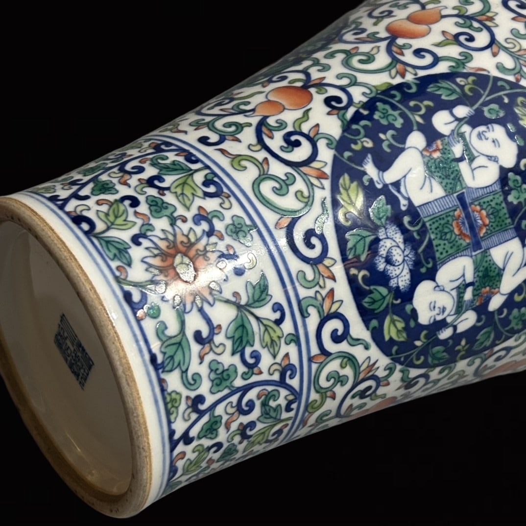 An Exquisite Doucai Lotus Pattern Vase - 6