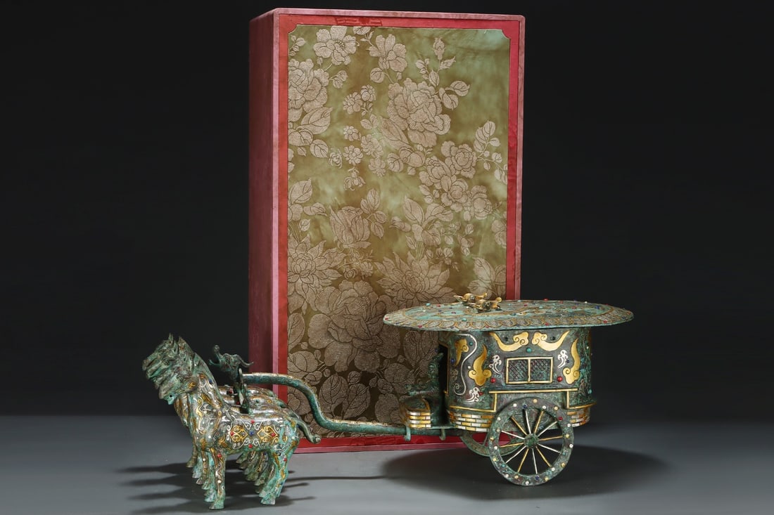 An Exquisite Bronze Inlaid Gold and Silver Auspicious Cloud Pattern Carriage,Inlaid Gems: An Exquisite Bronze Inlaid Gold and Silver Auspicious Cloud Pattern Carriage,Inlaid Gems,Size:11.6inx30.3in,Qing Dynasty,China 