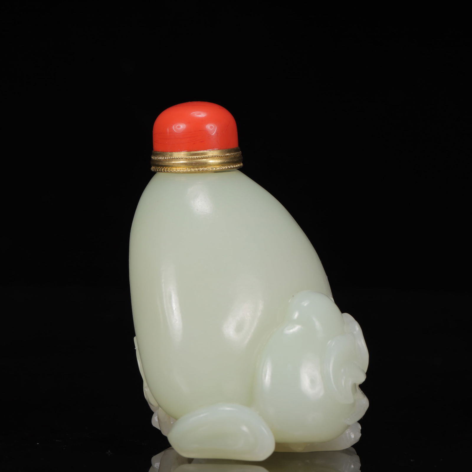 An Exquisite White Jade Peach Pattern Snuff Bottle - 4