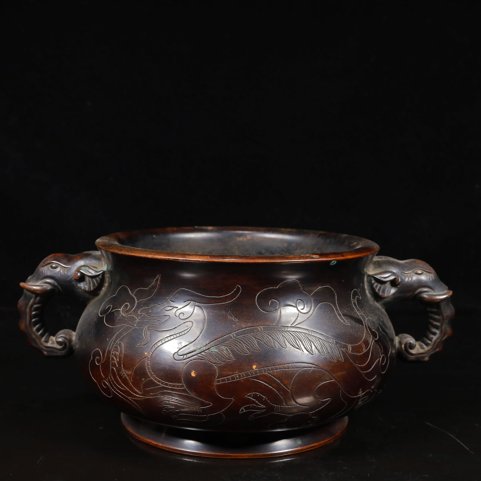 A Rare Bronze Chi-Dragon Pattern Elephant-Ears Censer: A Rare Bronze Chi-Dragon Pattern Elephant-Ears Censer,Ming Dynasty,China,Xuande Six-character Mark,Size:11inx7.9inx5.1in,Weight:6550g 