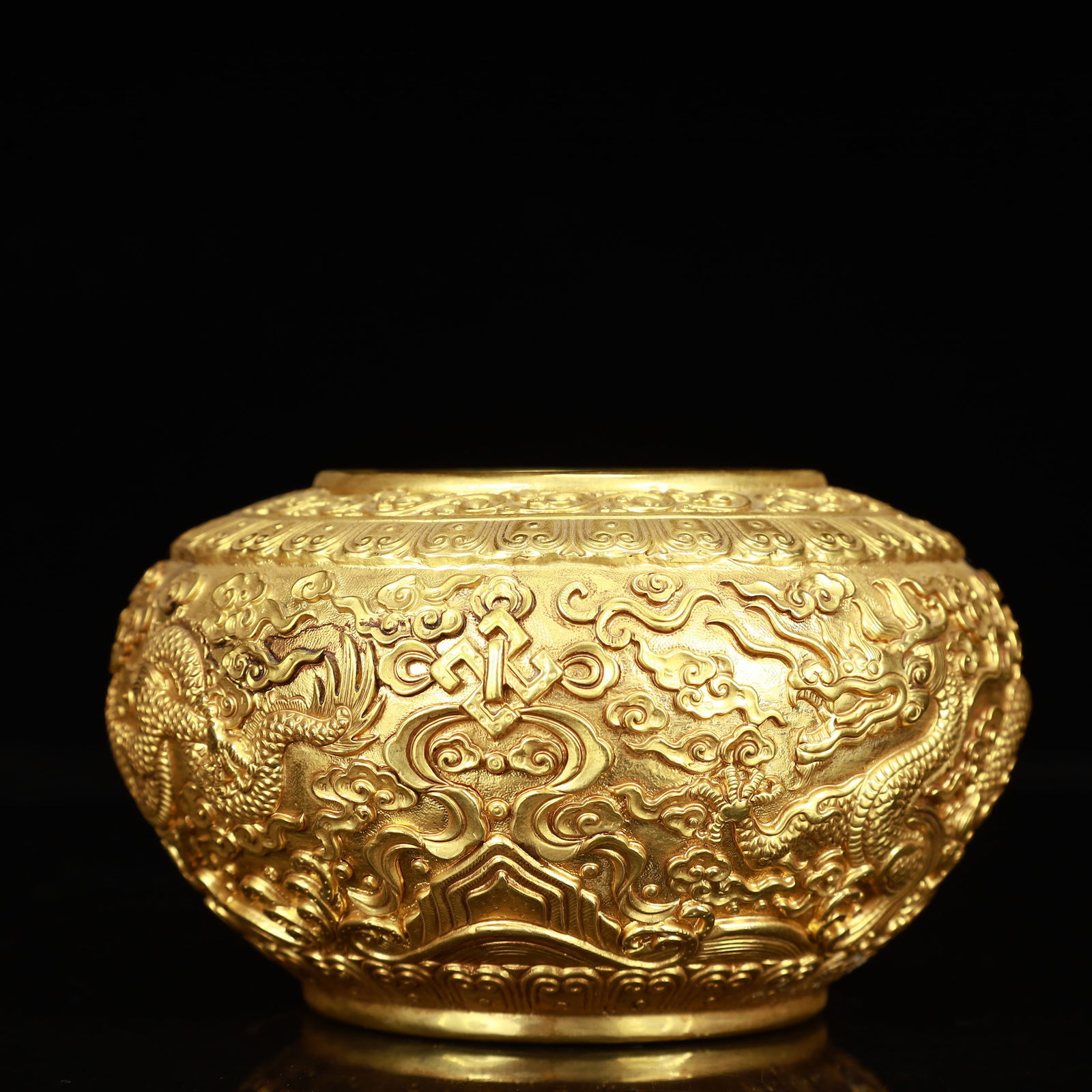 An Exquisite Gilt Bronze Dragon Pattern Vat - 2