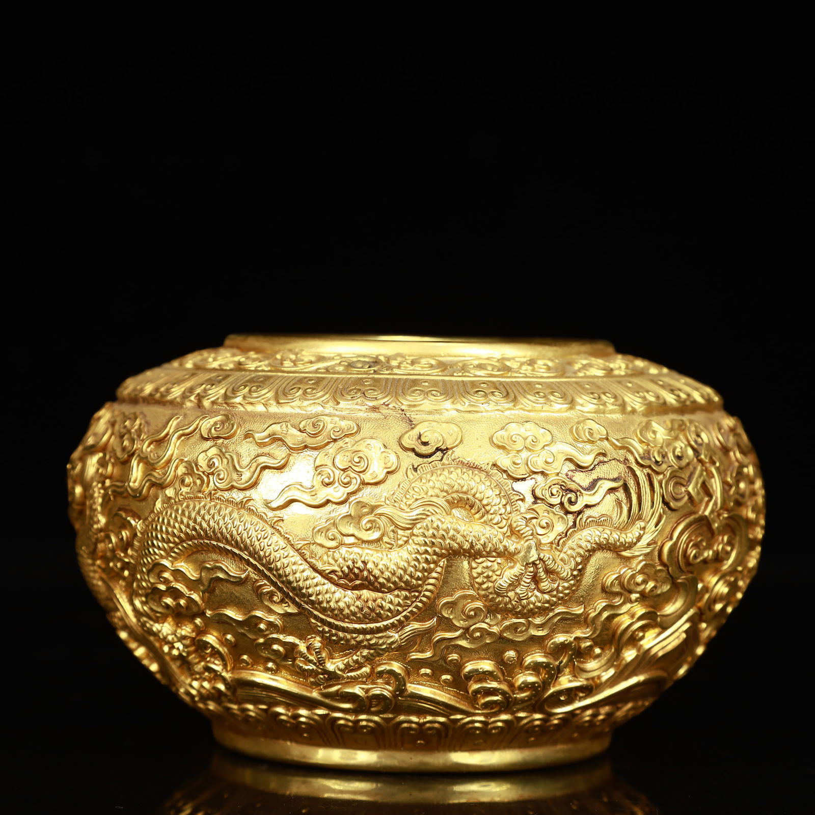 An Exquisite Gilt Bronze Dragon Pattern Vat - 3