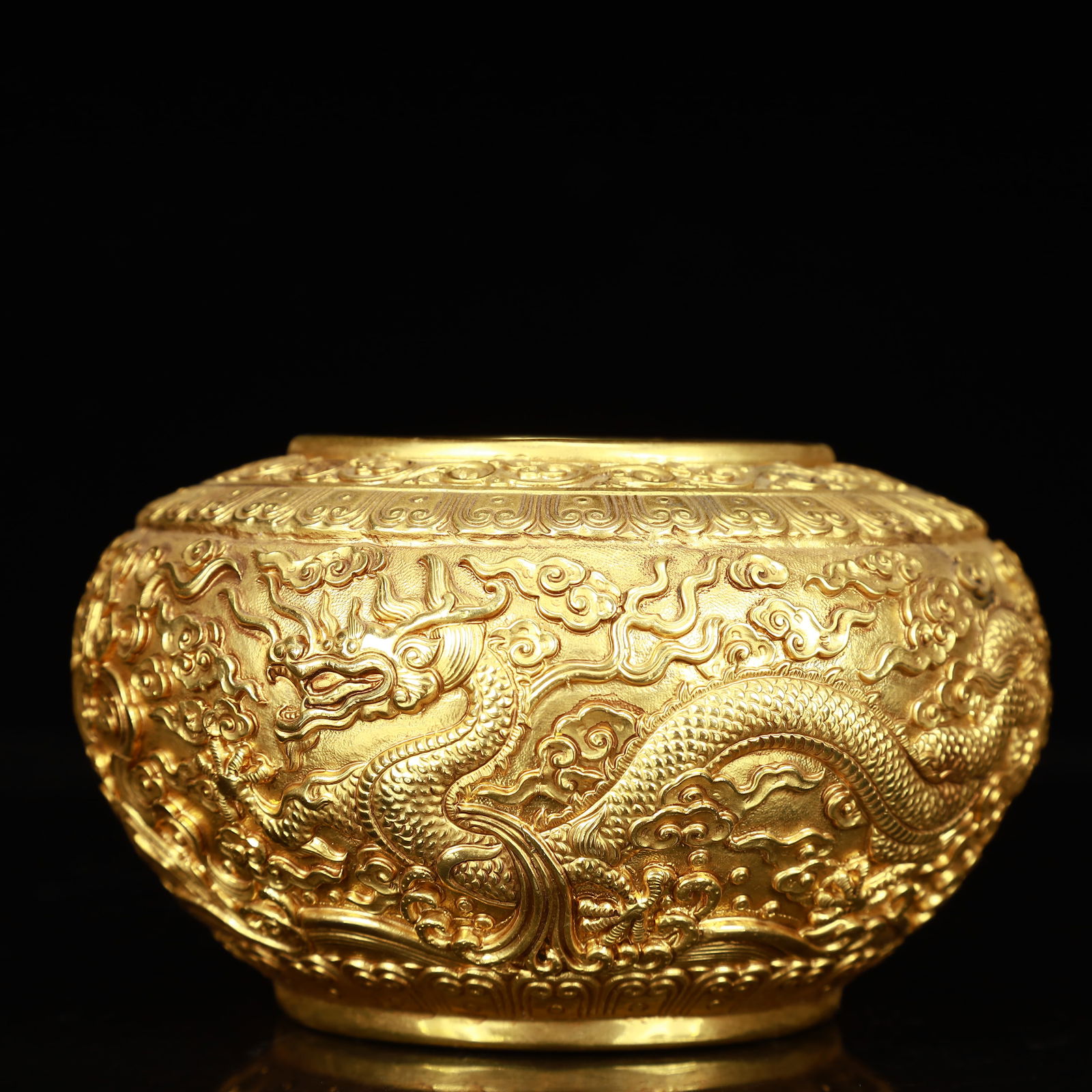 An Exquisite Gilt Bronze Dragon Pattern Vat - 4