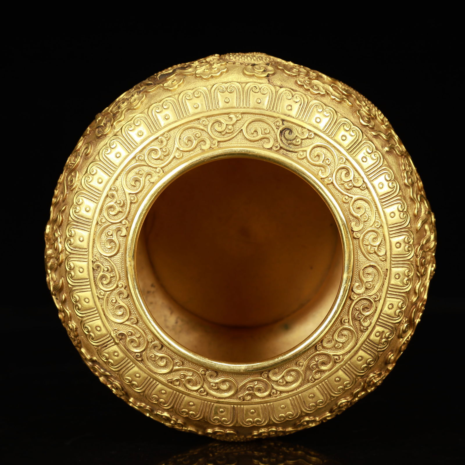 An Exquisite Gilt Bronze Dragon Pattern Vat - 6