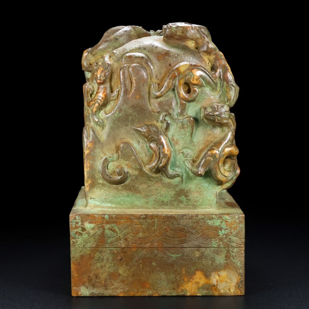 An Archaic Gaogu yu Chi-Dragon Pattern Seal: An Archaic Gaogu yu Chi-Dragon Pattern Seal,Ancient Time, China,Size:7inx4.3inx4.2in,Weight:4.18kg 