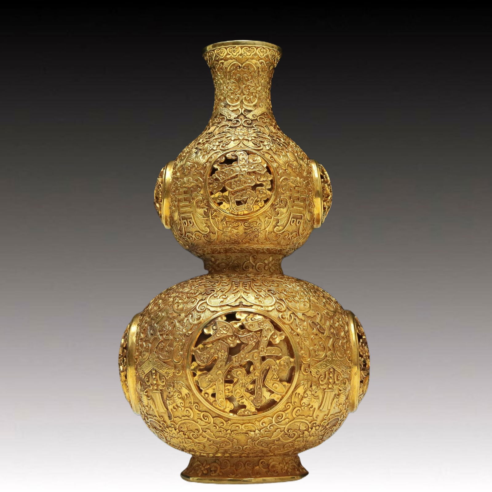 A Magnificent Gilt-Bronze 'Scrolling Lotus& Bat' Gourd-Form Vase: A Magnificent Gilt-Bronze 'Scrolling Lotus& Bat' Gourd-Form Vase. Chinese Qing Dynasty. Qianlong Four-Character Mark. Size:5.5inx9.4in. Weight:2640g 清代 乾隆年制 &