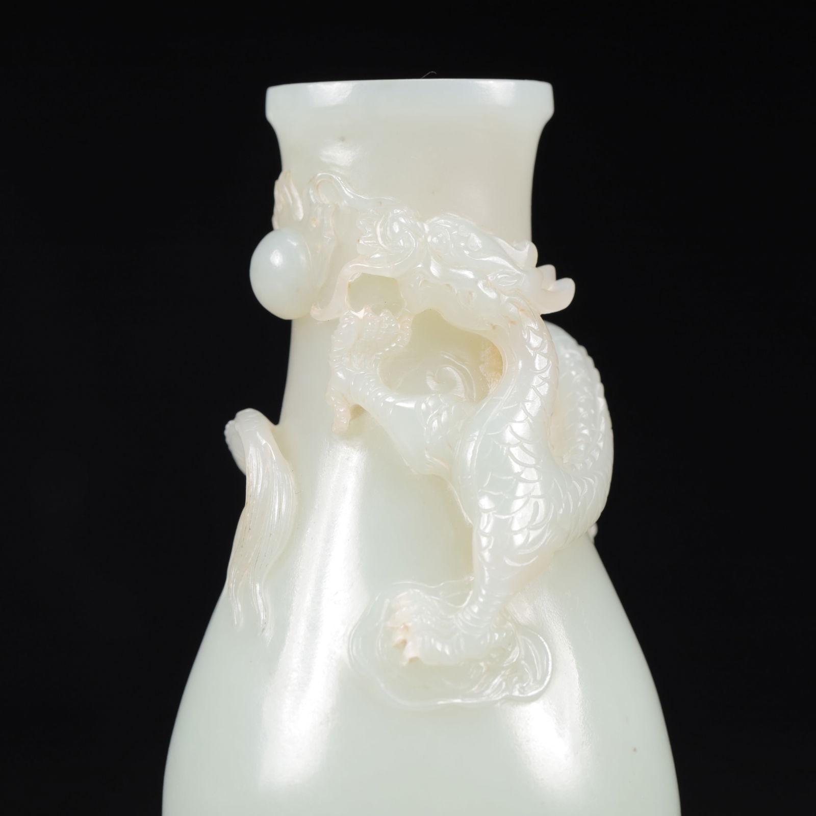 An Exquisite White Jade Dragon Pattern Snuff Bottle - 2