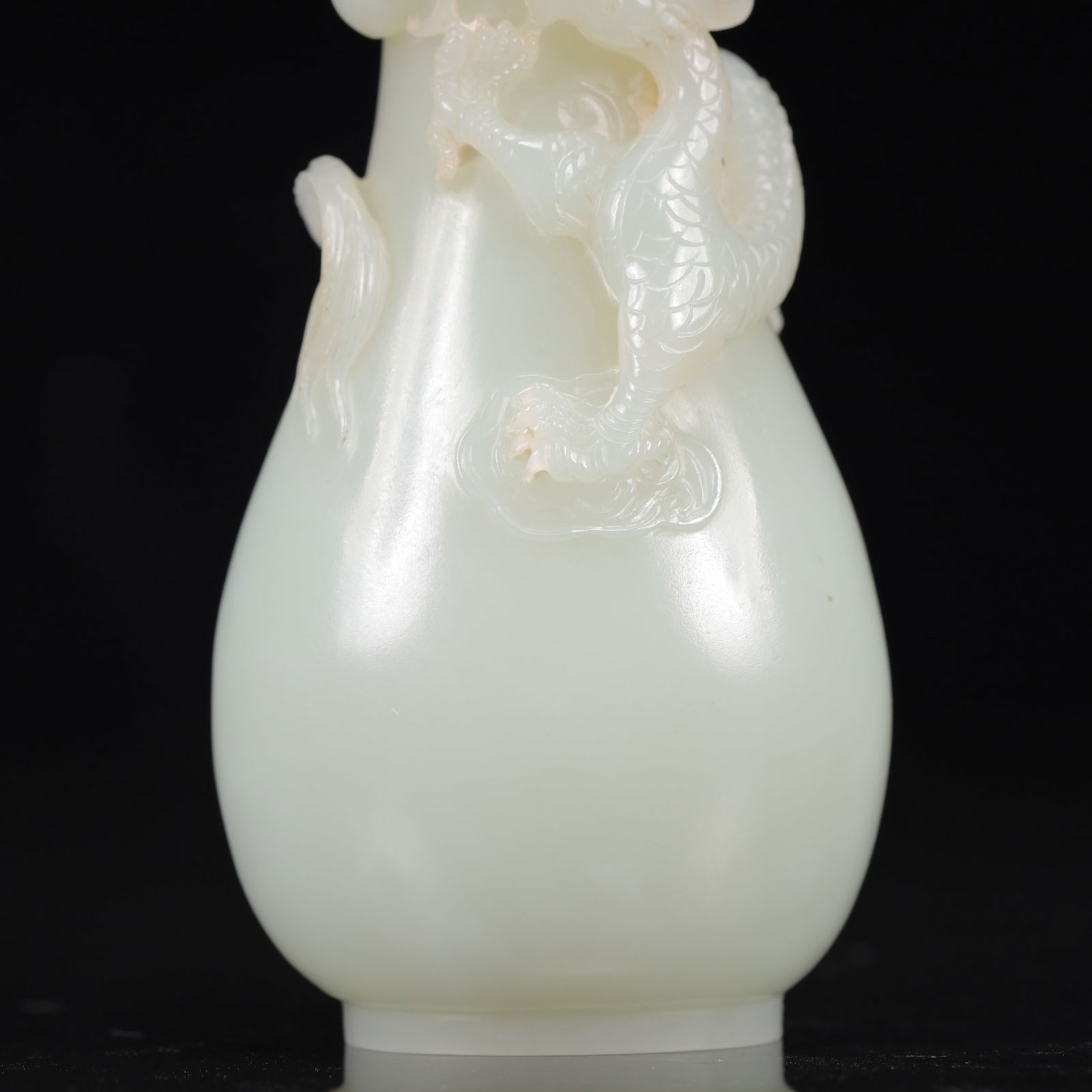 An Exquisite White Jade Dragon Pattern Snuff Bottle - 3