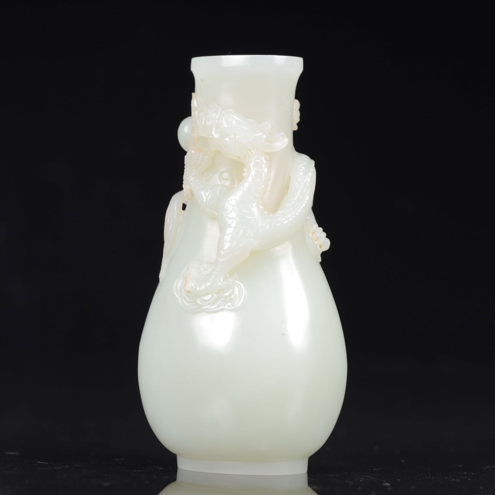 An Exquisite White Jade Dragon Pattern Snuff Bottle - 4