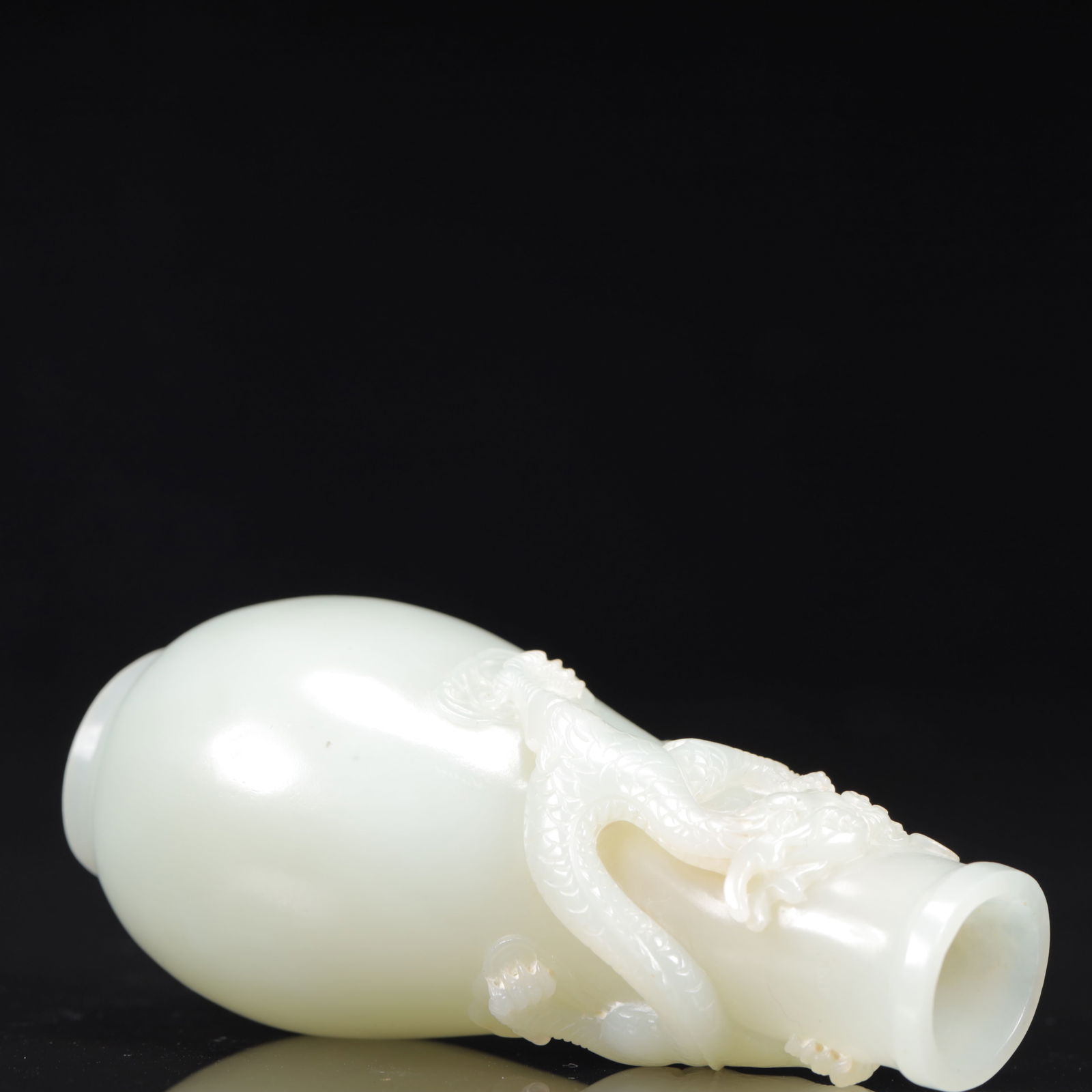 An Exquisite White Jade Dragon Pattern Snuff Bottle - 9