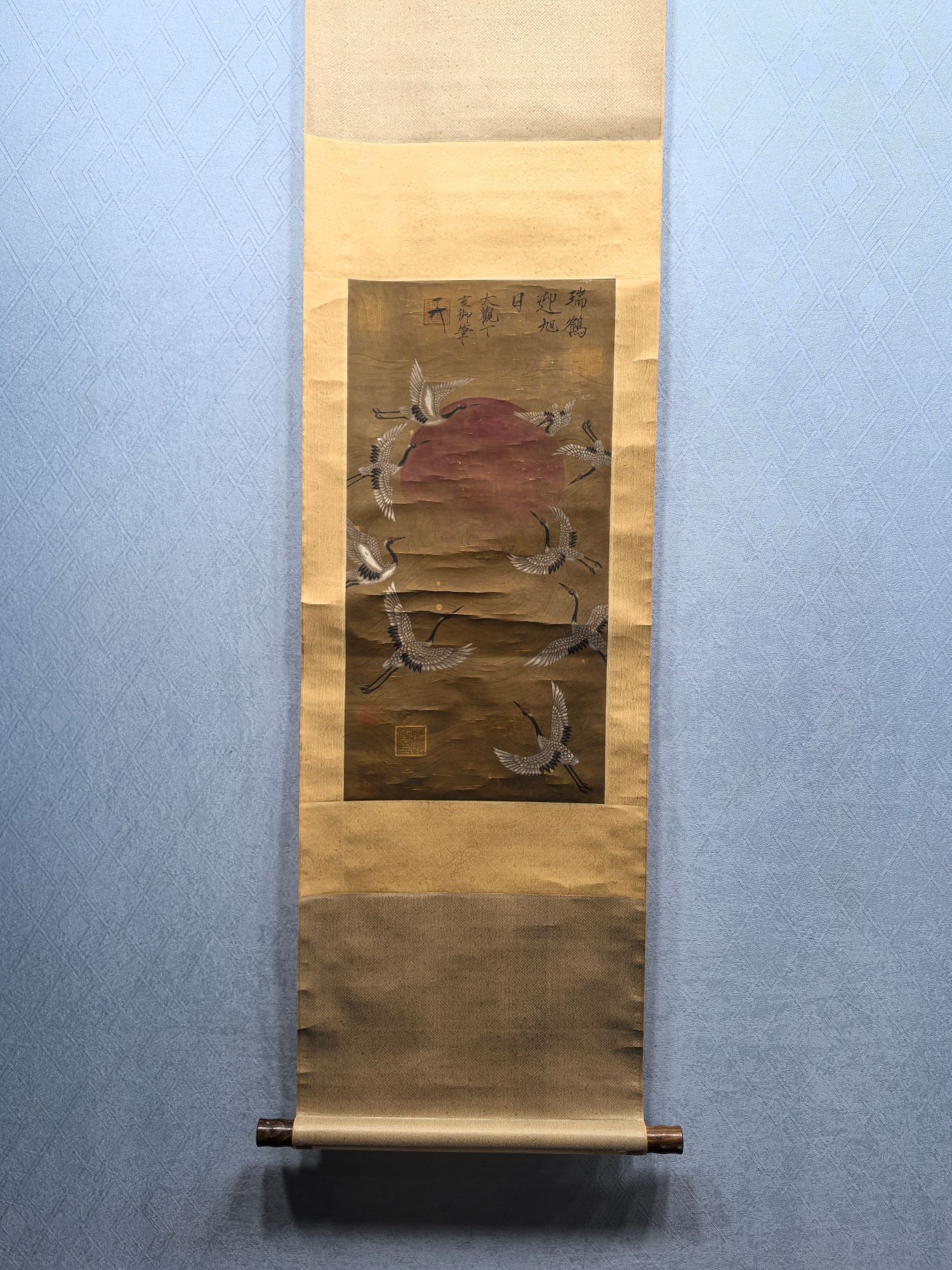 A Chinese Vertical Scroll Ink Painting of Crane on Silk: A Chinese Vertical Scroll Ink Painting of Crane on Silk,Song Huizong,Size:13inx25.6in 