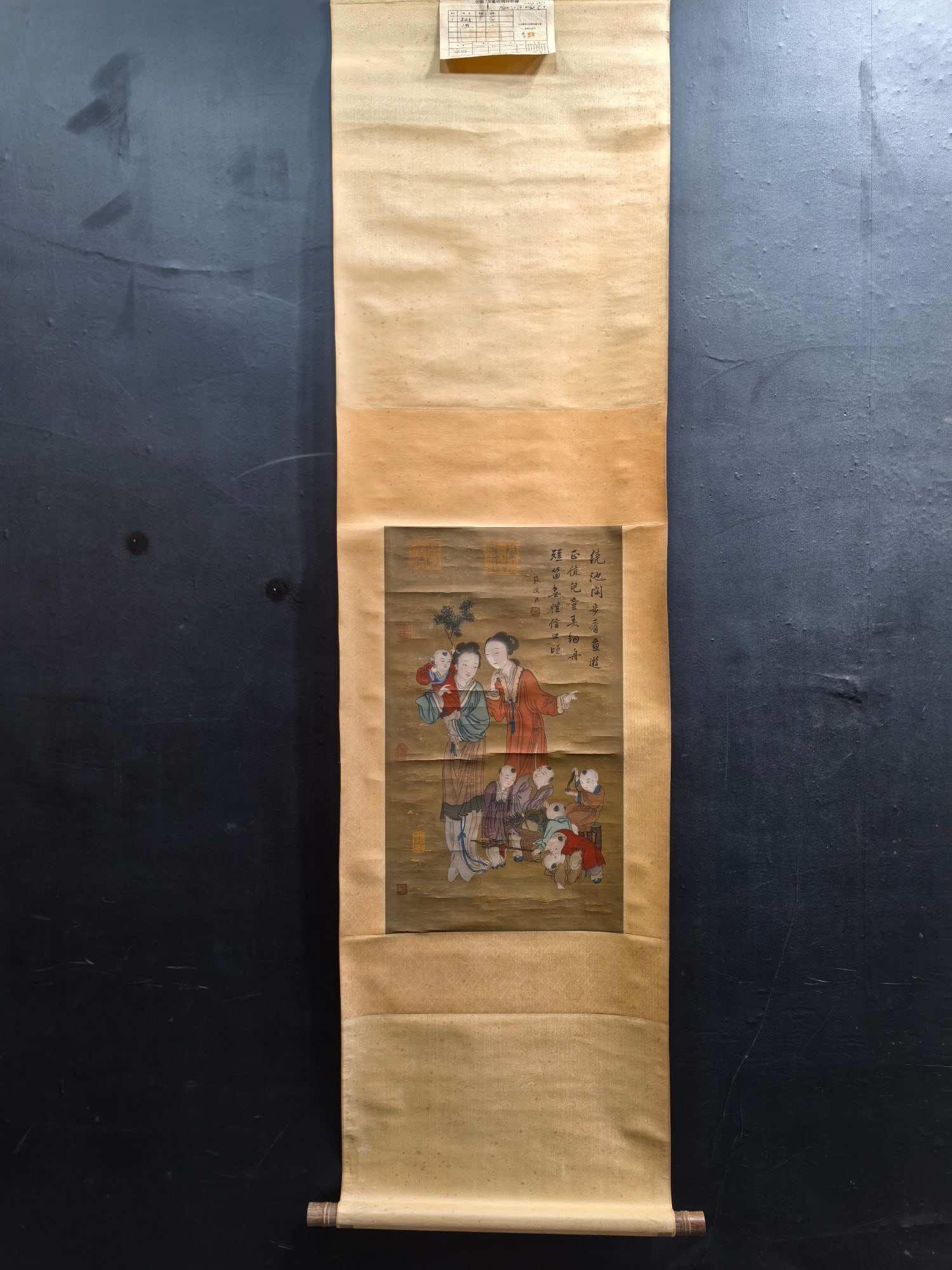 A Chinese Vertical Scroll Ink Painting of Character and Story on Silk: A Chinese Vertical Scroll Ink Painting of Character and Story on Silk,Su Hanchen,Size:14.1inx24in 