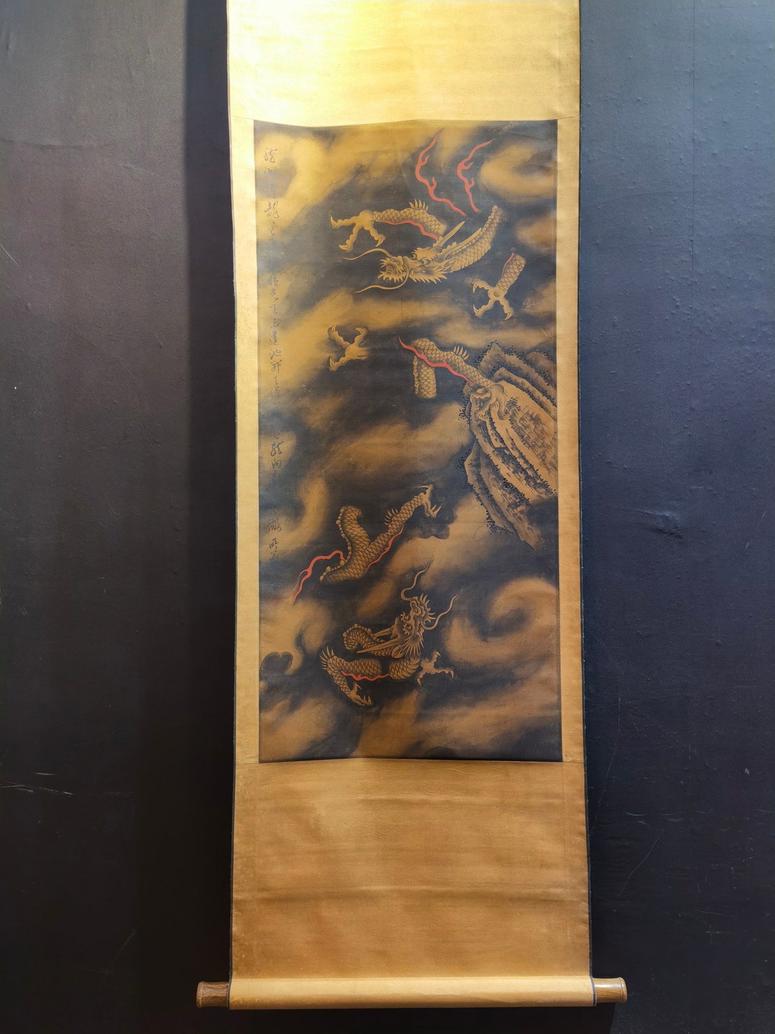A Chinese Vertical Scroll Ink Painting of Dragon on Silk: A Chinese Vertical Scroll Ink Painting of Dragon on Silk,Chen Rong,Size:18.7inx39.3in 一幅中国水墨绢本龙画立轴,陈容