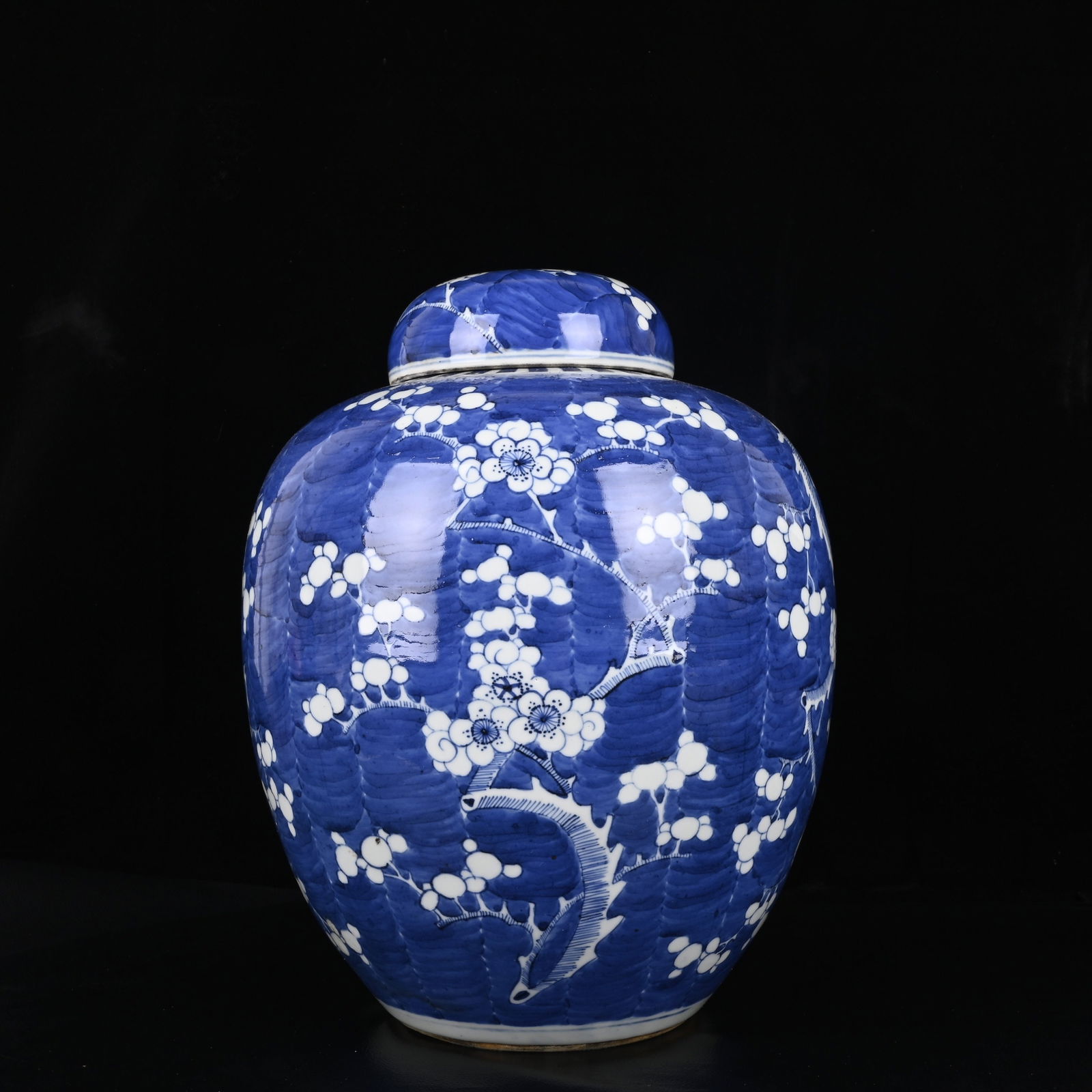 An Exquisite Blue and White Plum Blossom Pattern Jar with Cover: An Exquisite Blue and White Plum Blossom Pattern Jar with Cover,Qing Dynasty,China,Size:12.6inx10.2in 青花梅花纹盖罐,中国清代