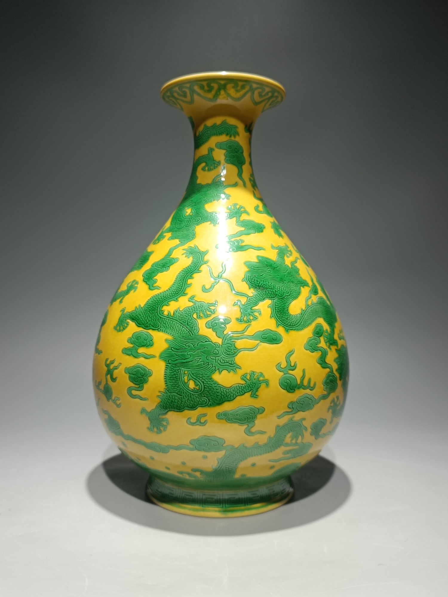 An Exquisite Biscuit Auspicious Cloud and Dragon Pattern Vase - 3