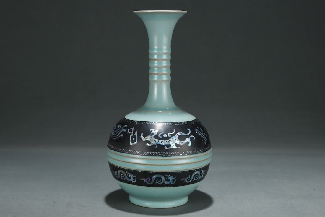 An Exquisite Ru yao Auspicious Beast Pattern Vase - 2