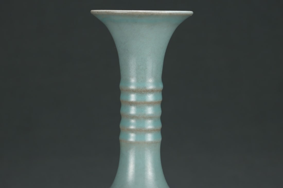 An Exquisite Ru yao Auspicious Beast Pattern Vase - 4