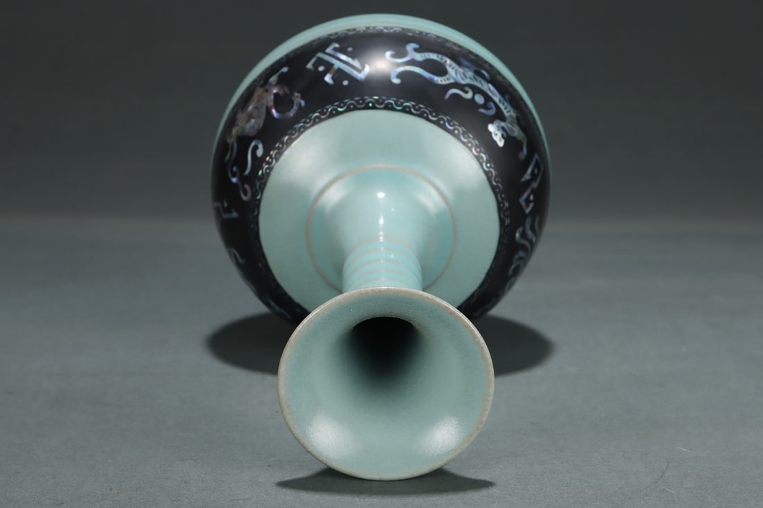An Exquisite Ru yao Auspicious Beast Pattern Vase - 6
