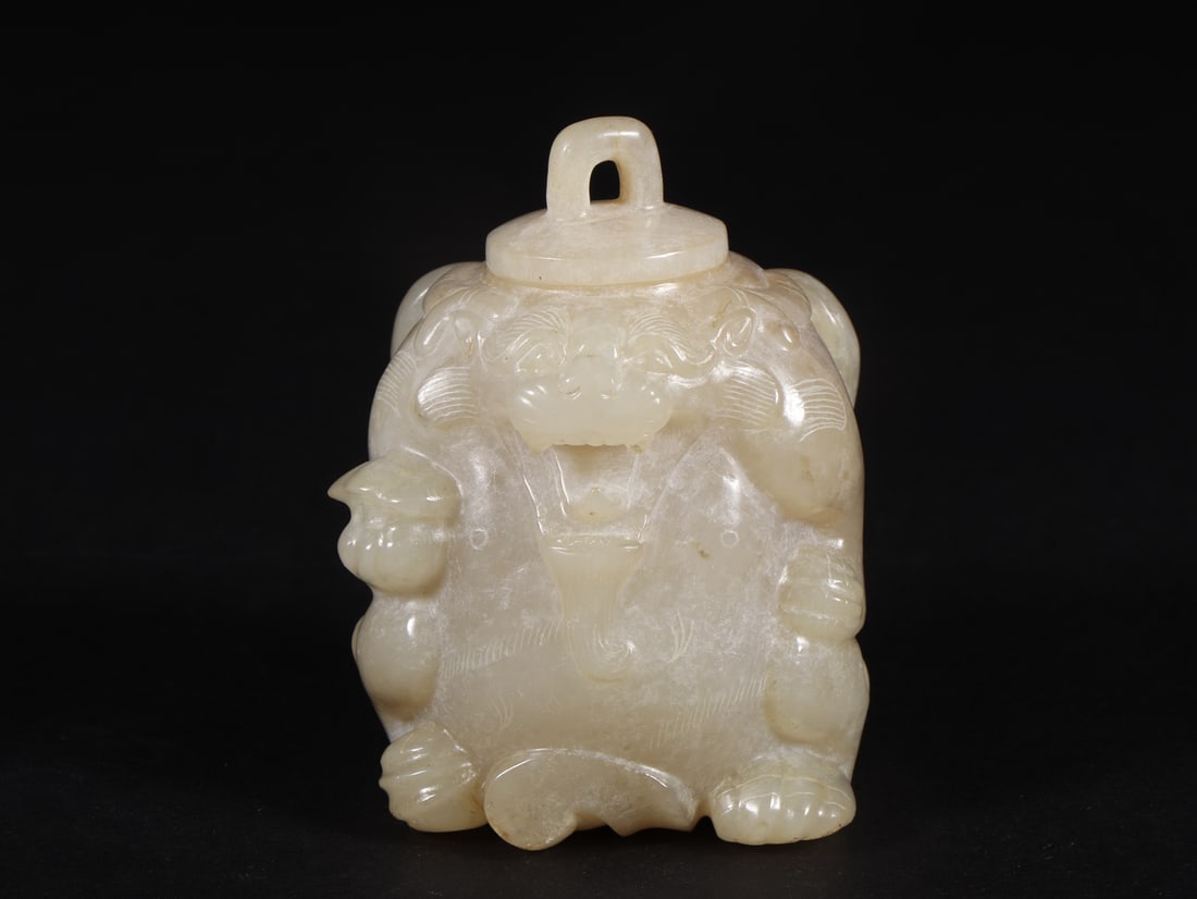 An Exquisite White Jade Auspicious Beast Vase: An Exquisite White Jade Auspicious Beast Vase,Qing Dynasty,China,Size:2.1inx1.8inx2.7in,Weight:150g 白玉瑞兽瓶,中国清代