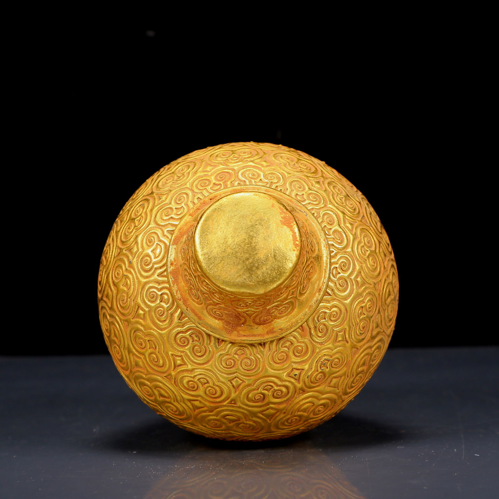An Exquisite Gilt Bronze Auspicious Cloud Pattern Vase - 6