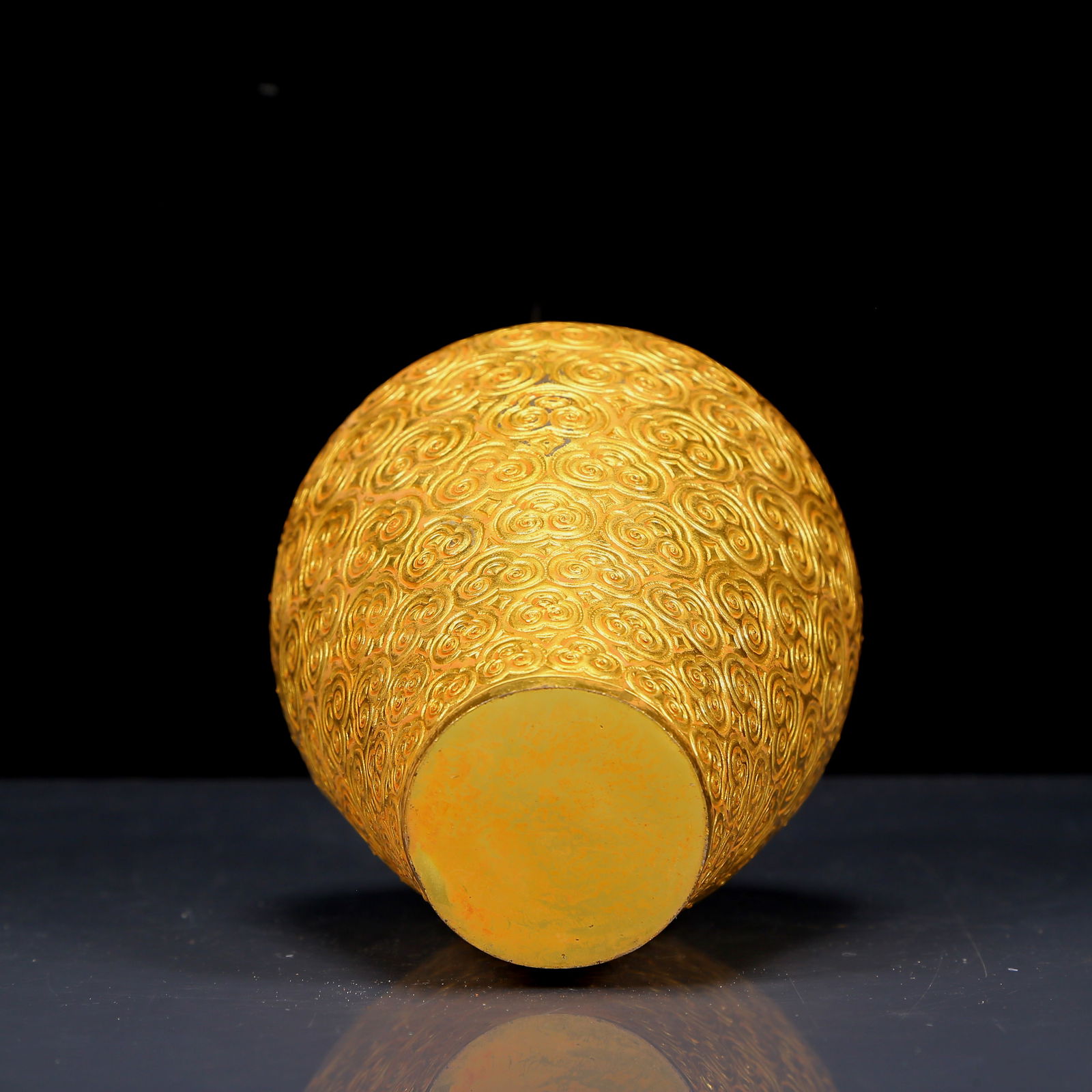 An Exquisite Gilt Bronze Auspicious Cloud Pattern Vase - 7