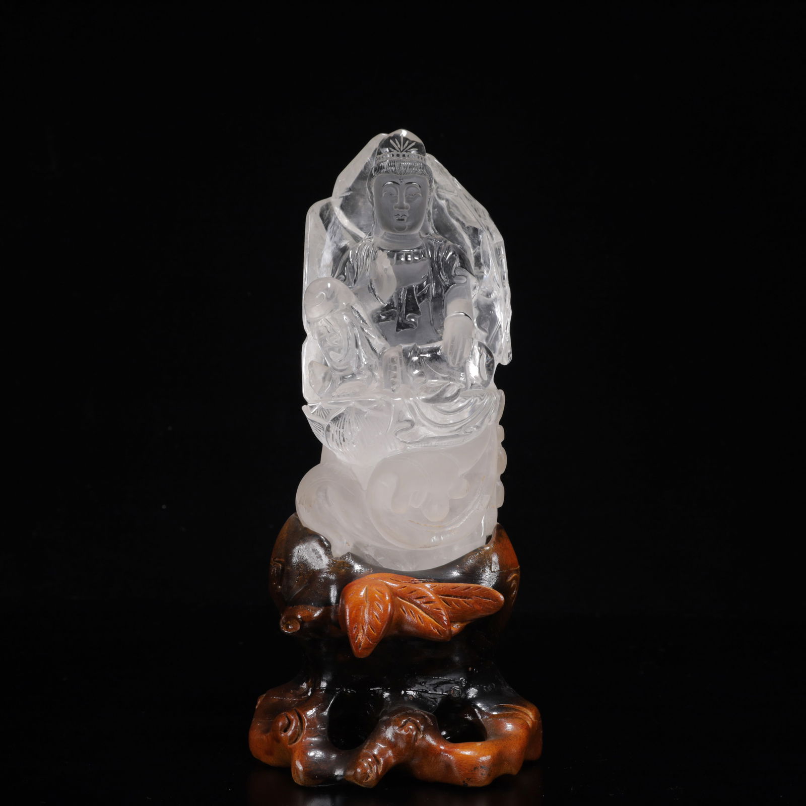 An Exquisite Crystal Statue of Avalokitesvara: An Exquisite Crystal Statue of Avalokitesvara,Size:2.8inx2.4inx6.7in,Weight:1300g 水晶观音像